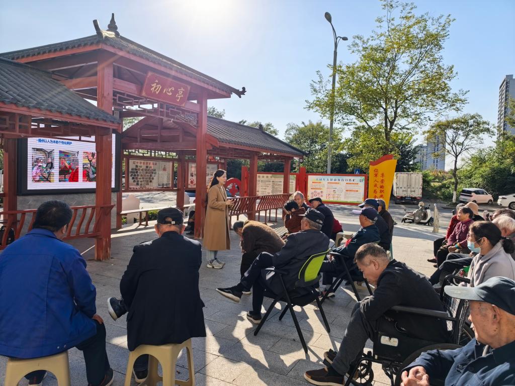 护理学院多区域联动开展 “失智失能照护培训” 社区讲座 养老服务从业人员与社区居民同受益