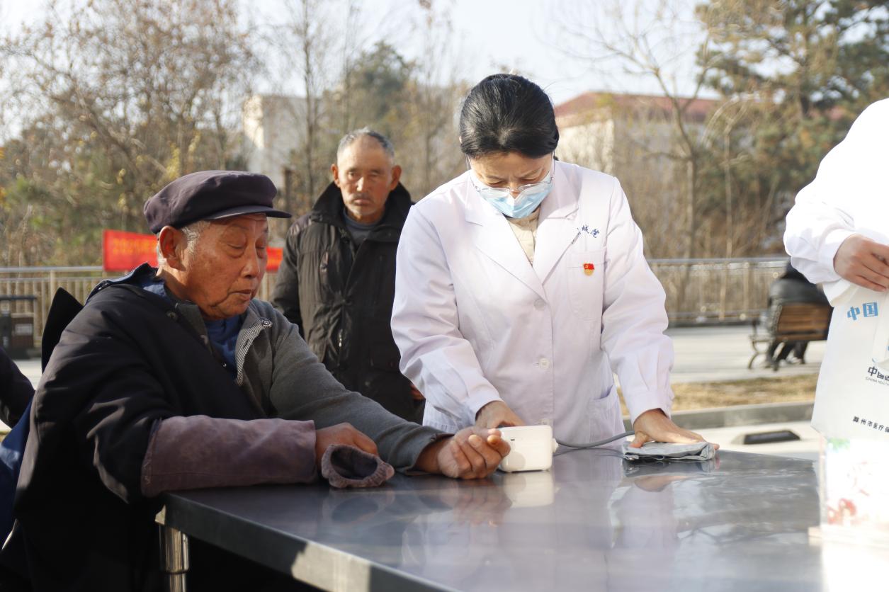 护理学院组织师生党员赴常山养老院开展社会实践活动